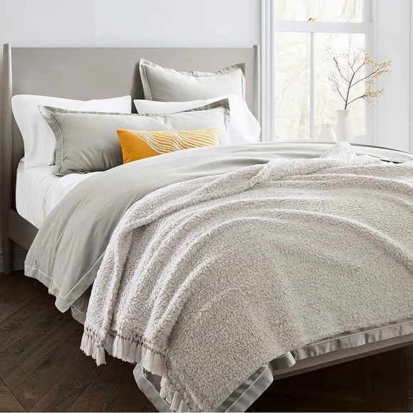 Horimote Home Other - horimote home Ultra Soft Fleece Sherpa Blanket Tassel,  Ombre Light Brown,king